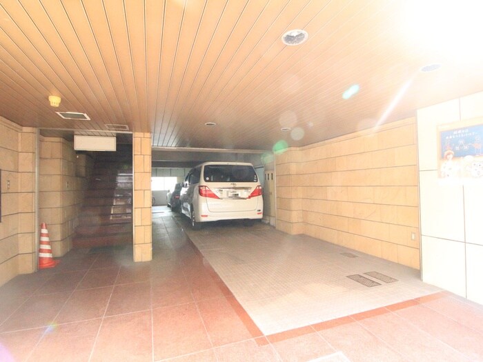 物件外観写真3　(駐車場)