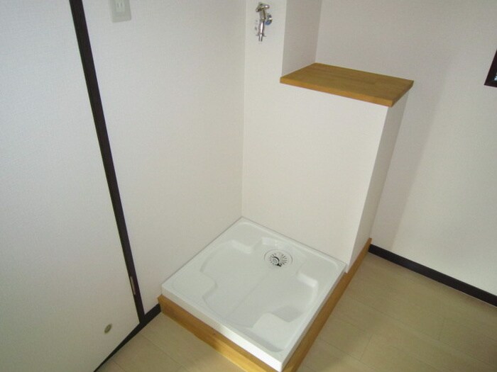 物件内観写真13　(洗濯機置場)