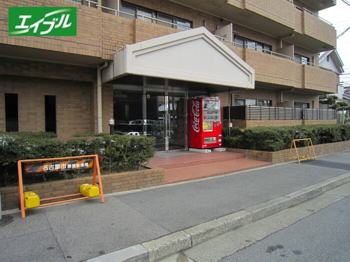 物件外観写真3　(エントランス部分)