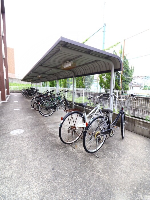 物件外観写真4　(駐輪場)
