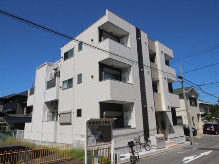 FAUSTA外観写真