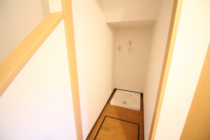 物件内観写真14　(洗濯機置場)