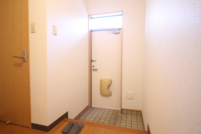 物件内観写真16　(玄関)
