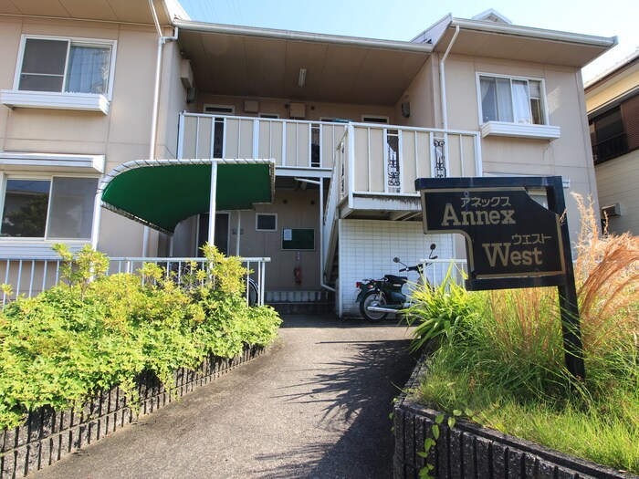 物件外観写真4　(エントランス部分)