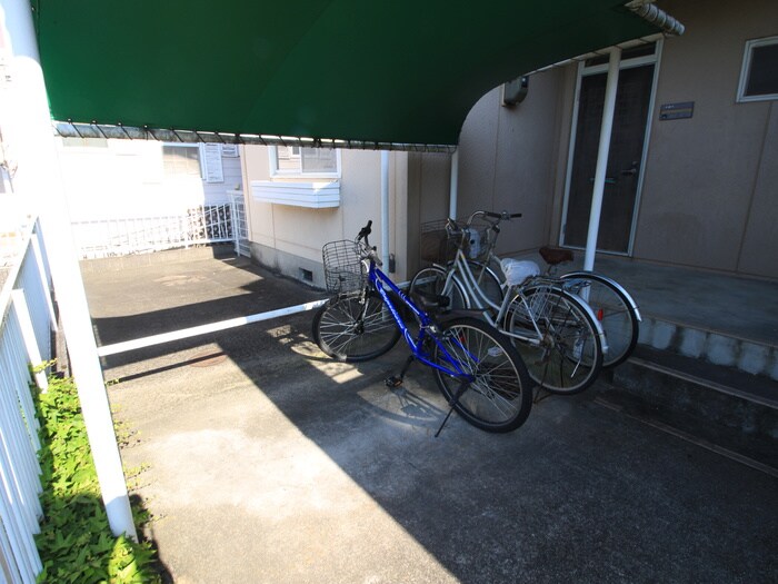 物件外観写真5　(駐輪場)
