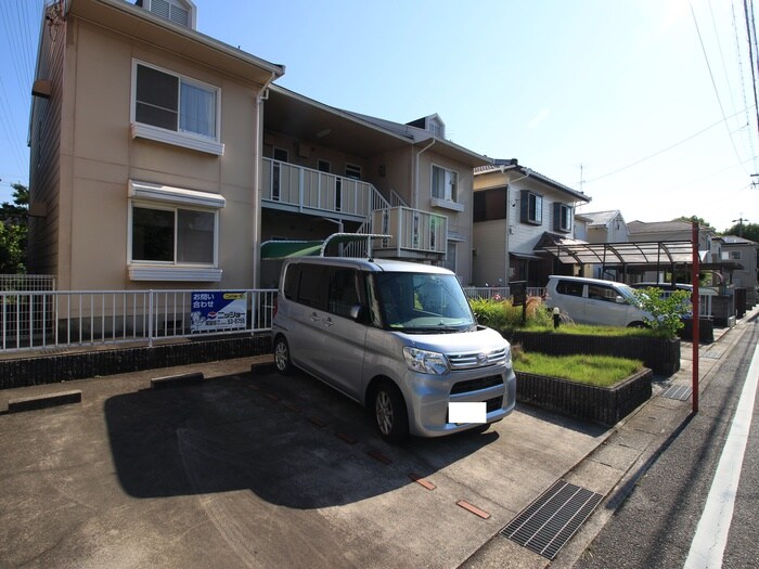 物件外観写真6　(駐車場)