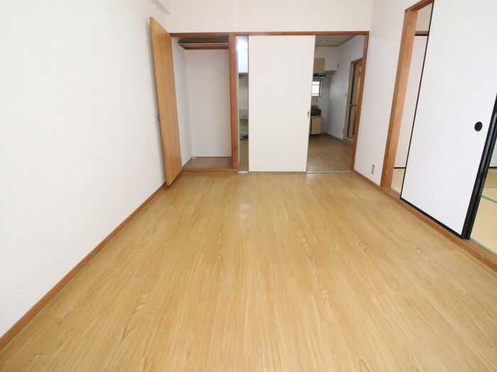 丸の内カジウラマンションの居室