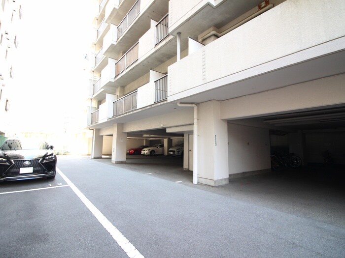 丸の内カジウラマンションの駐車場