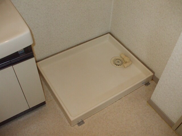 物件内観写真12　(洗濯機置場)