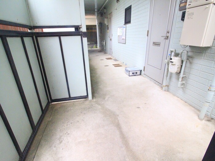 物件外観写真6　(エントランス部分)