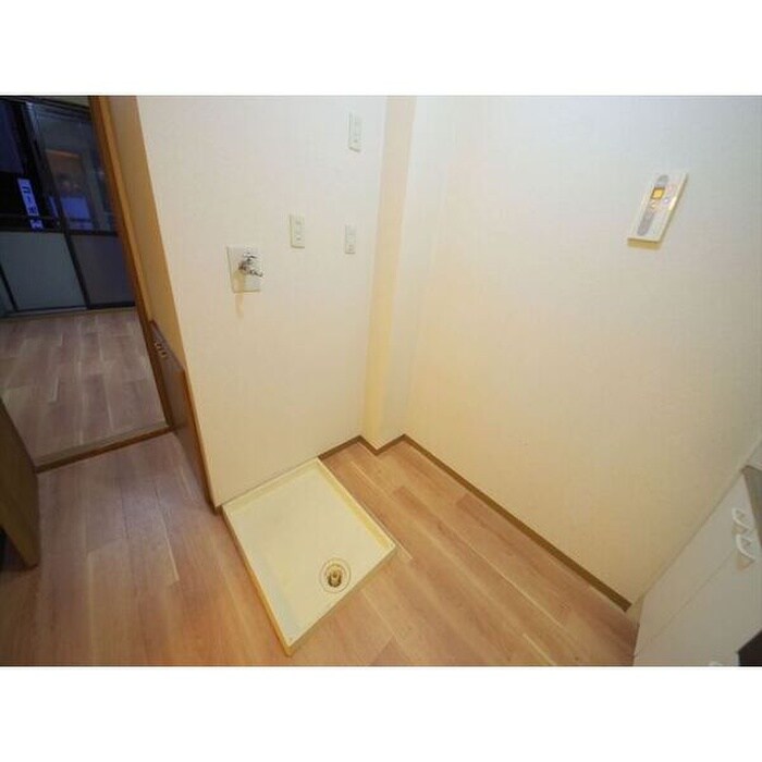 物件内観写真12　(洗濯機置場)