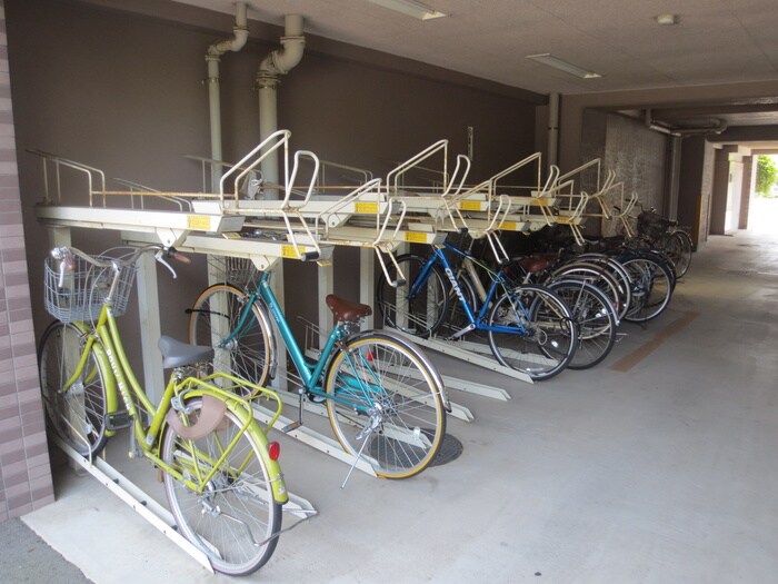 物件外観写真5　(駐輪場)