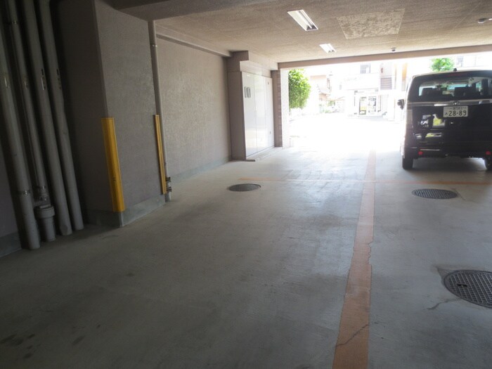 物件外観写真6　(駐車場)