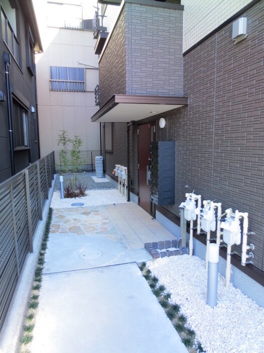 物件外観写真5　(エントランス部分)