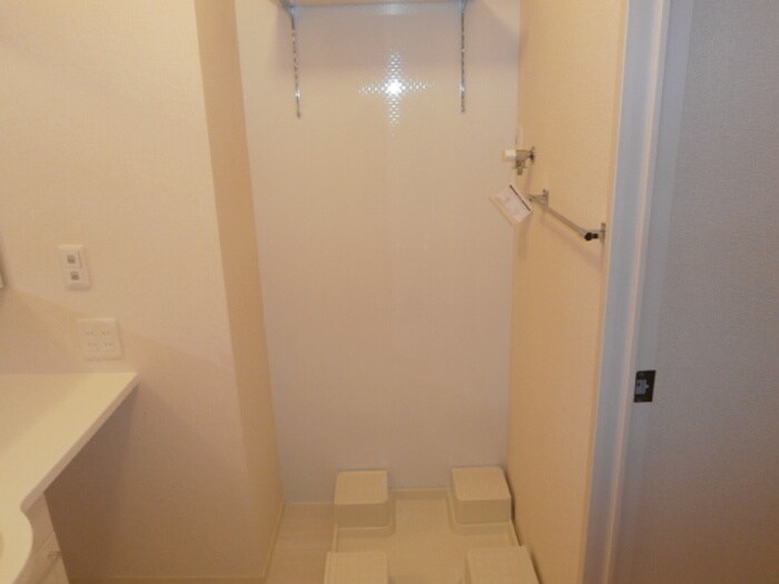 物件内観写真15　(洗濯機置場)