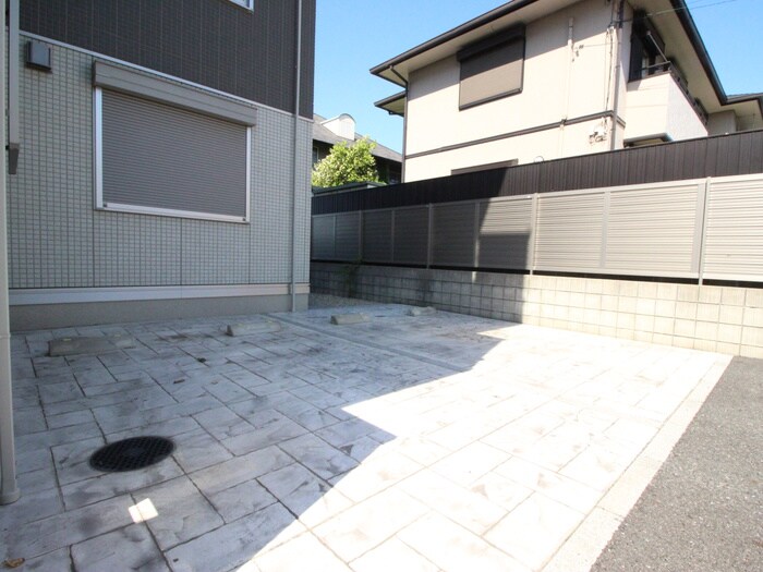 物件外観写真3　(駐車場)