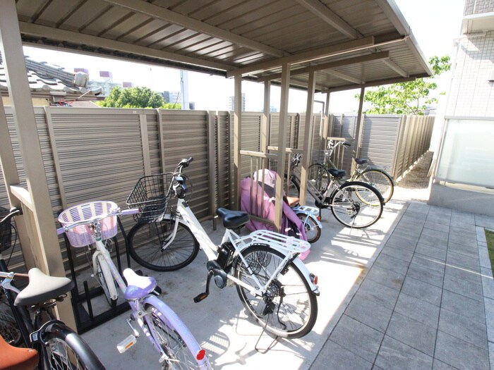 物件外観写真4　(駐輪場)