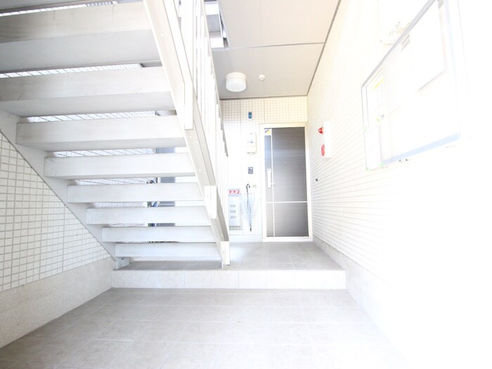 物件外観写真6　(エントランス部分)