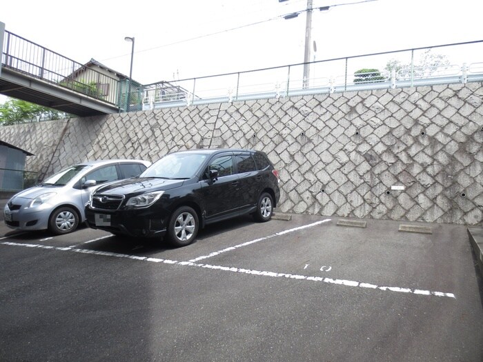 物件外観写真6　(駐車場)