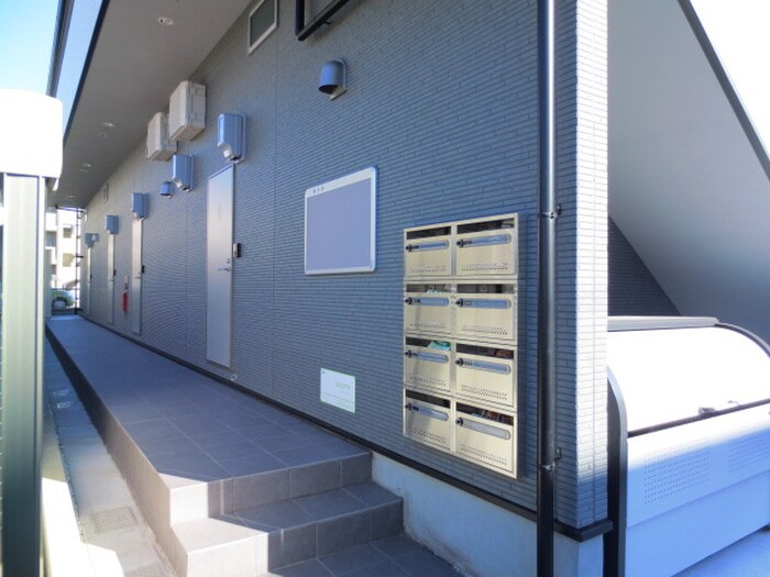 物件外観写真4　(エントランス部分)