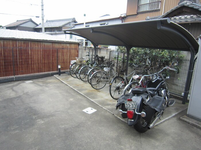 物件外観写真3　(駐輪場)