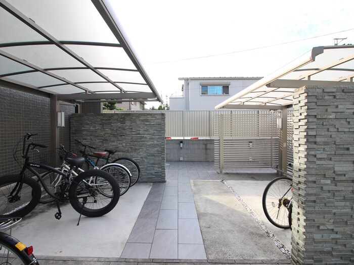 物件外観写真5　(駐輪場)