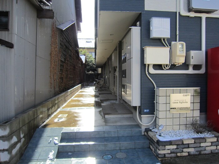 物件外観写真2　(エントランス部分)