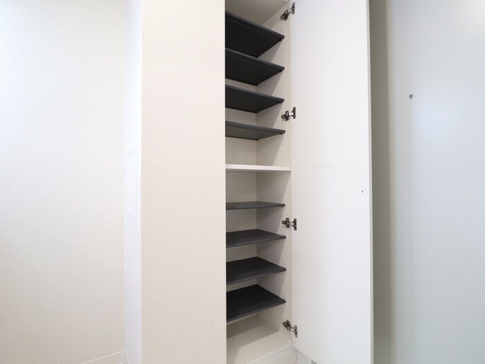 物件内観写真8　(靴箱)