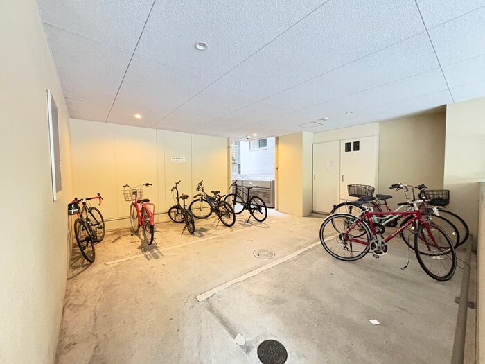 物件外観写真3　(駐輪場)