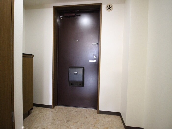 物件内観写真12　(玄関)