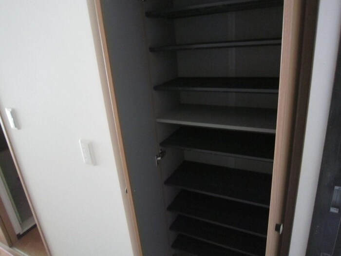 物件内観写真8　(靴箱)