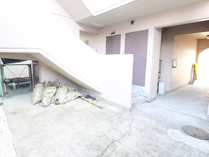 物件外観写真3　(駐輪場)