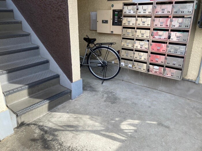 物件外観写真2　(エントランス部分)