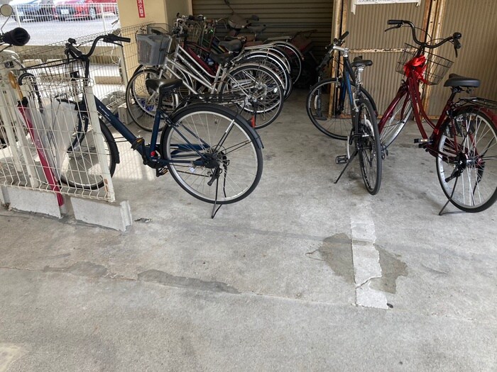 物件外観写真6　(駐輪場)