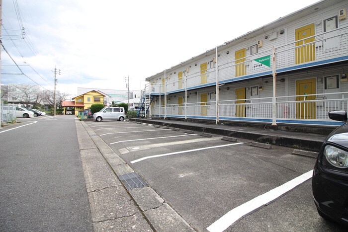 物件外観写真5　(駐車場)
