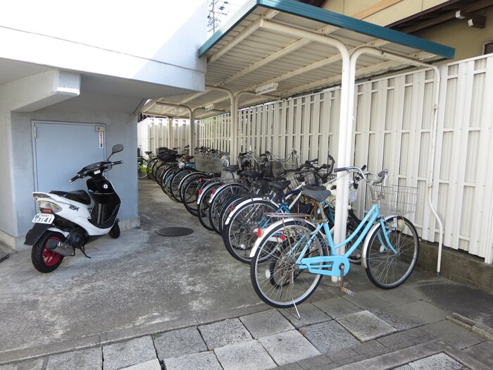 物件外観写真3　(駐輪場)