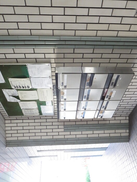 物件外観写真5　(エントランス部分)