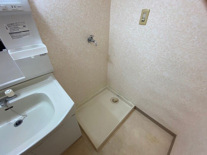 物件内観写真11　(洗濯機置場)