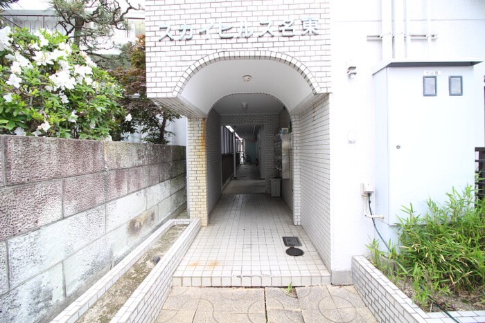 物件外観写真5　(エントランス部分)