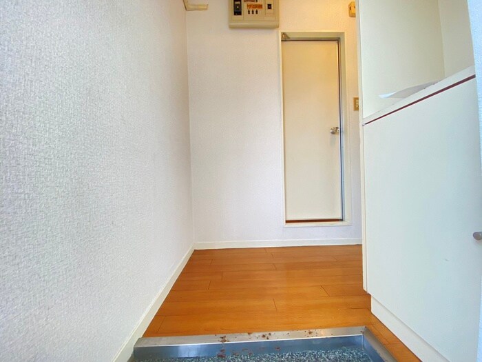 物件内観写真12　(玄関)