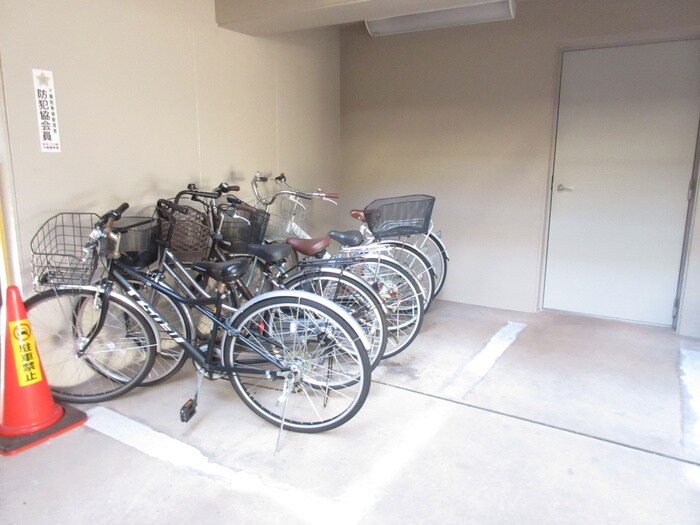 物件外観写真6　(駐輪場)