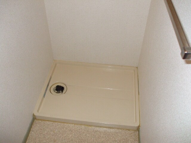 物件内観写真6　(洗濯機置場)