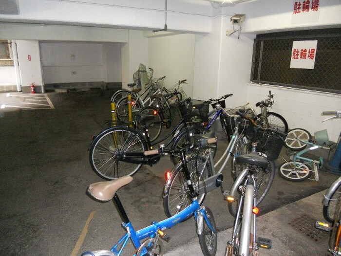 物件外観写真3　(駐輪場)