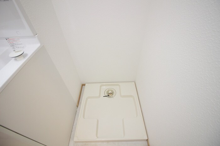 物件内観写真10　(洗濯機置場)