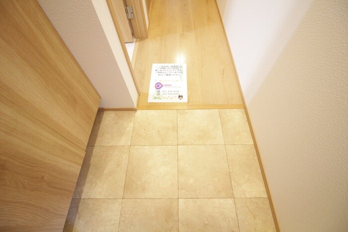 物件内観写真17　(玄関)