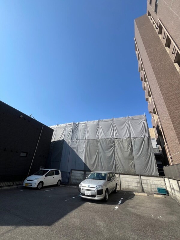 建築中