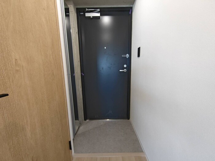 物件内観写真16　(玄関)