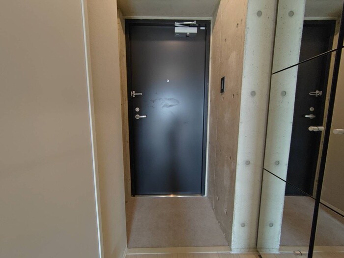 物件内観写真16　(玄関)