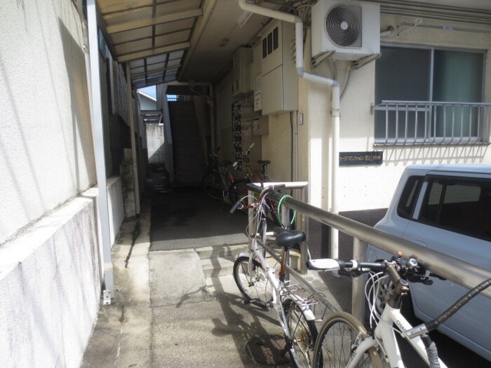 物件外観写真3　(エントランス部分)