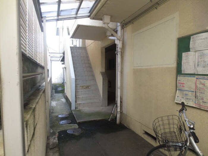 物件外観写真5　(エントランス部分)